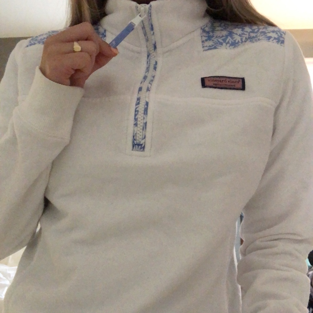 Vineyard Vines quarter zip pullover!
